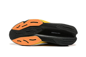 New Balance SC Elite V4 Preto com Laranja