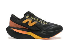 New Balance SC Elite V4 Preto com Laranja