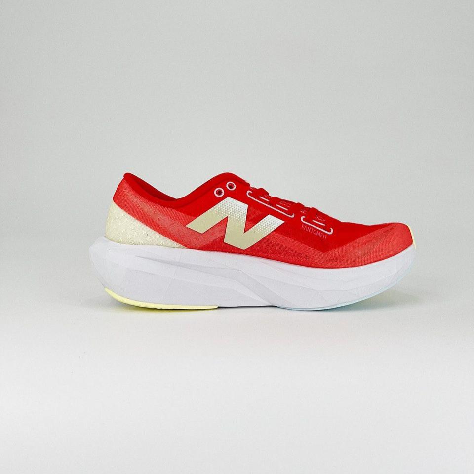 New Balance FuelCell Rebel V4 - Red/Gold