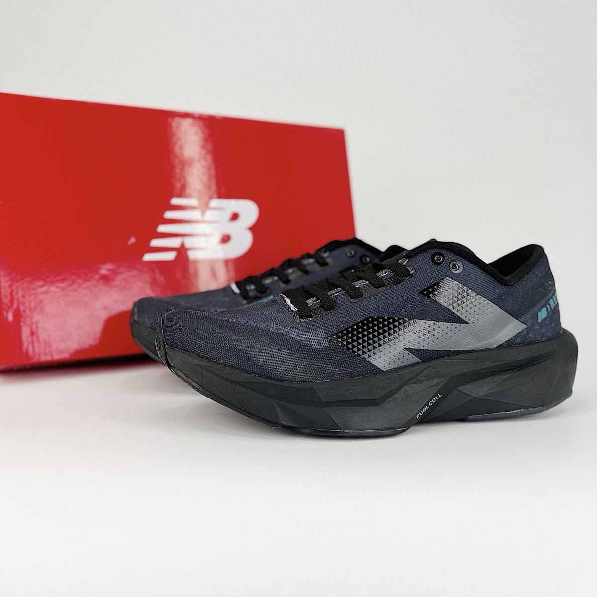 New Balance FuelCell Rebel V4 - Balck/Preto