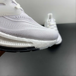 Adidas Ultraboost Light 23 Branco