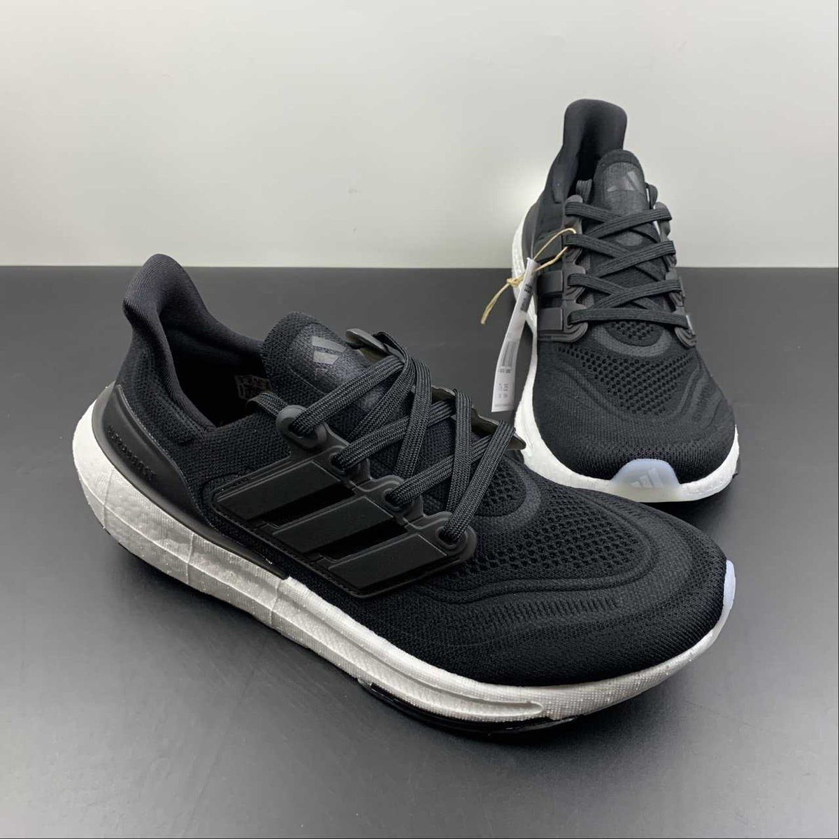 Adidas Ultraboost Light 23 Preto e Branco