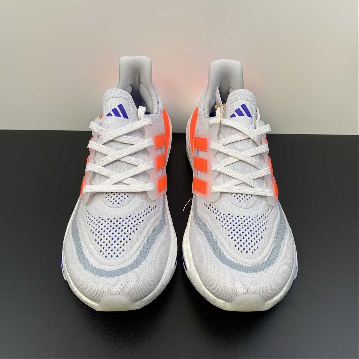 Adidas Ultraboost Light 23 Cinza com Laranja