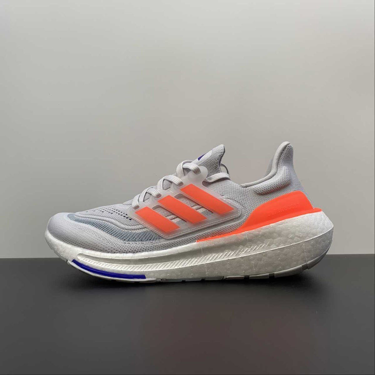 Adidas Ultraboost Light 23 Cinza com Laranja